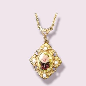 Antique look necklace